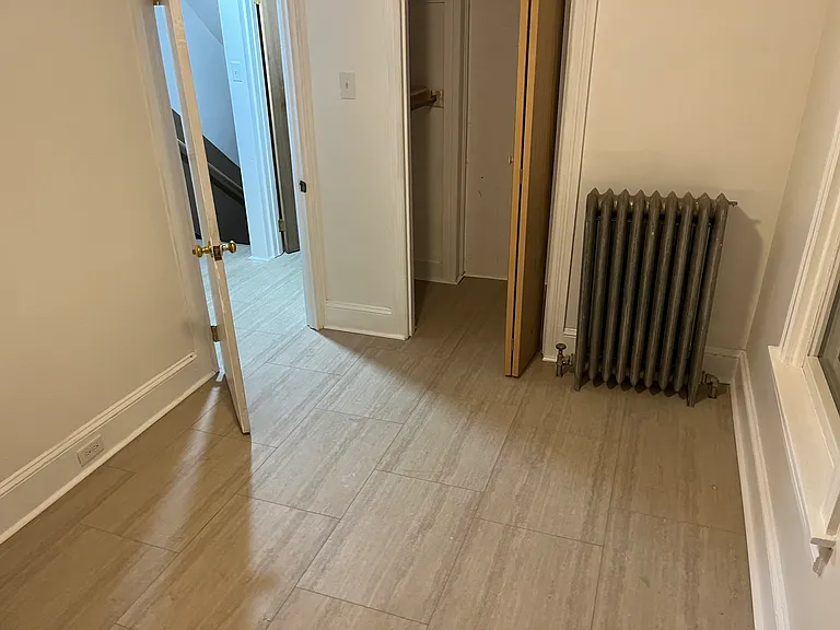 513 W Market St — Photo 6
