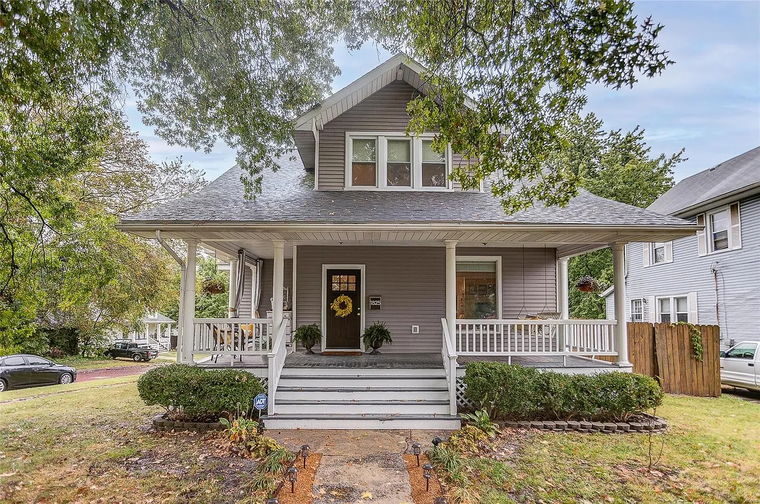 1825 Main St photo 1