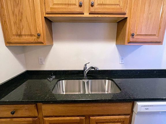 3rd image of 425 University Ave SE APT 202