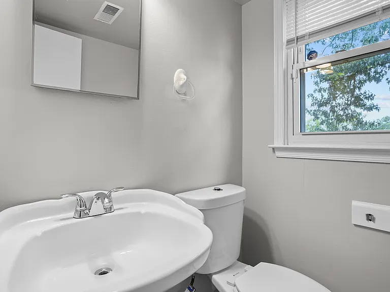 913 Laredo Ct — Photo 15