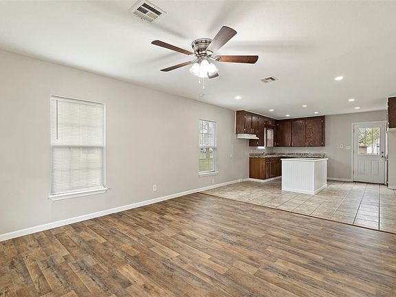 4th image of 506 N Oak St