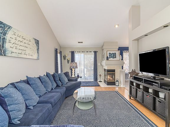 3rd image of 3086 Autumn Lake Dr