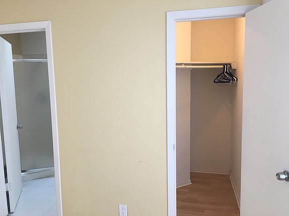 4th image of 1018-1020 Scott St