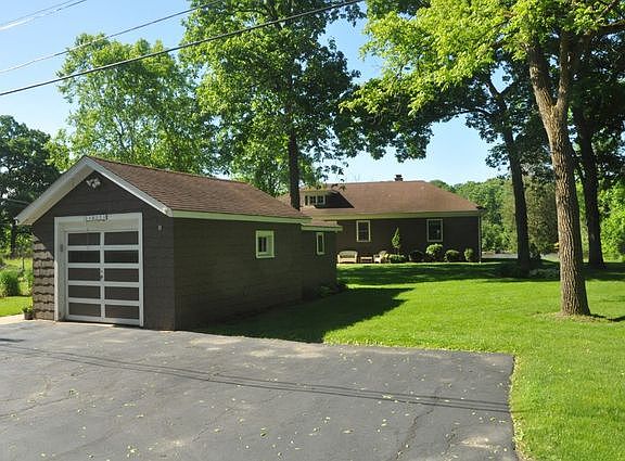3rd image of 35W225 Blackhawk Dr