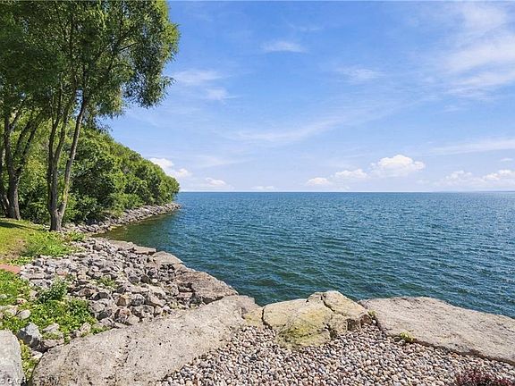 2nd image of 5340 Lakeshore Rd #203