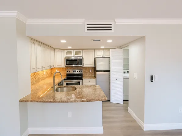 1707 Village Blvd APT 109, West Palm Beach, FL 33409