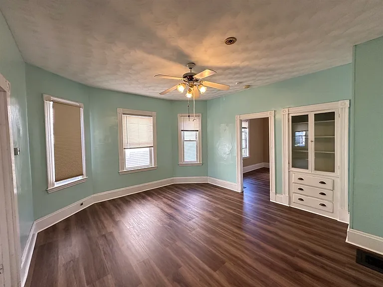 49 Ashland St #49 — Photo 3