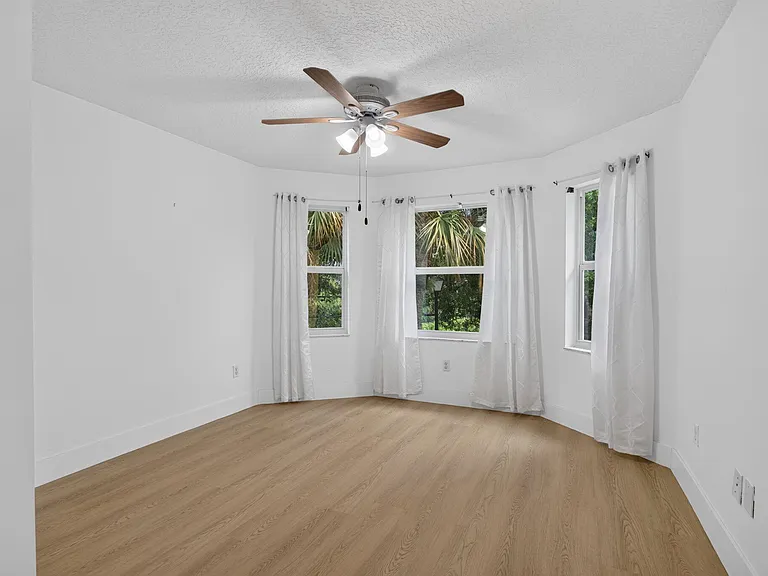 7087 NW 78th Pl — Photo 30