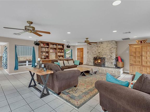 5th image of 1106 King Arthur Ct