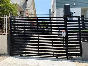1143 Irolo St — Photo 18