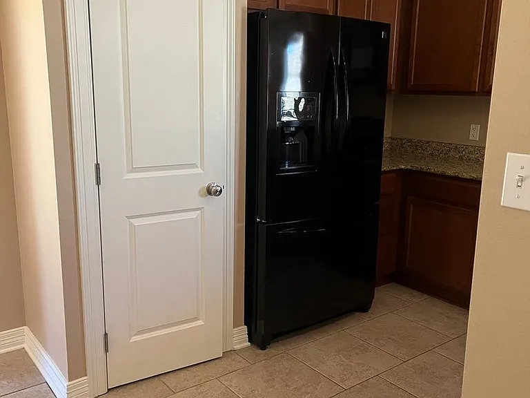 419 Jordan Dr — Photo 6