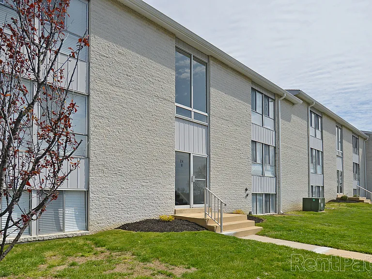 Cavalier Country Club Apartments — Photo 11