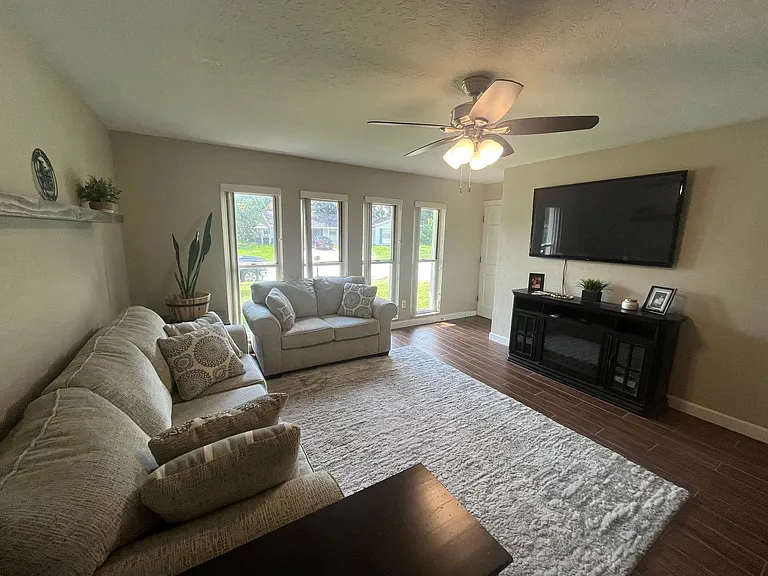 5119 Ferncrest Dr — Photo 3