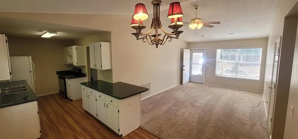 2 bed, 1092 sqft, $1,450 — Photo 2