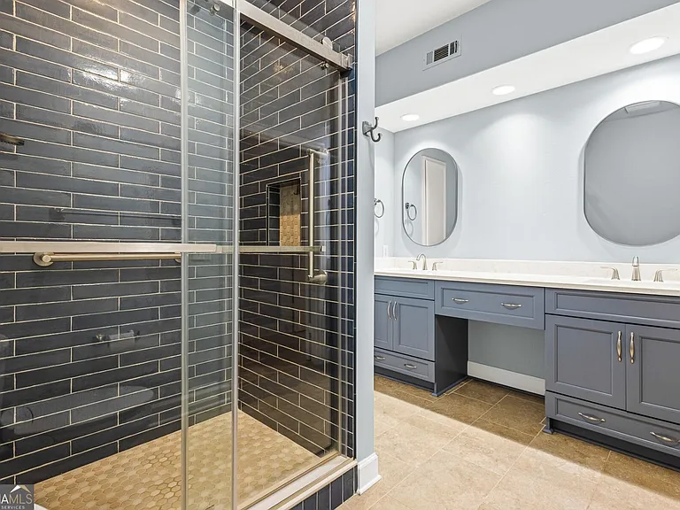 3777 Peachtree Rd #1402 — Photo 13