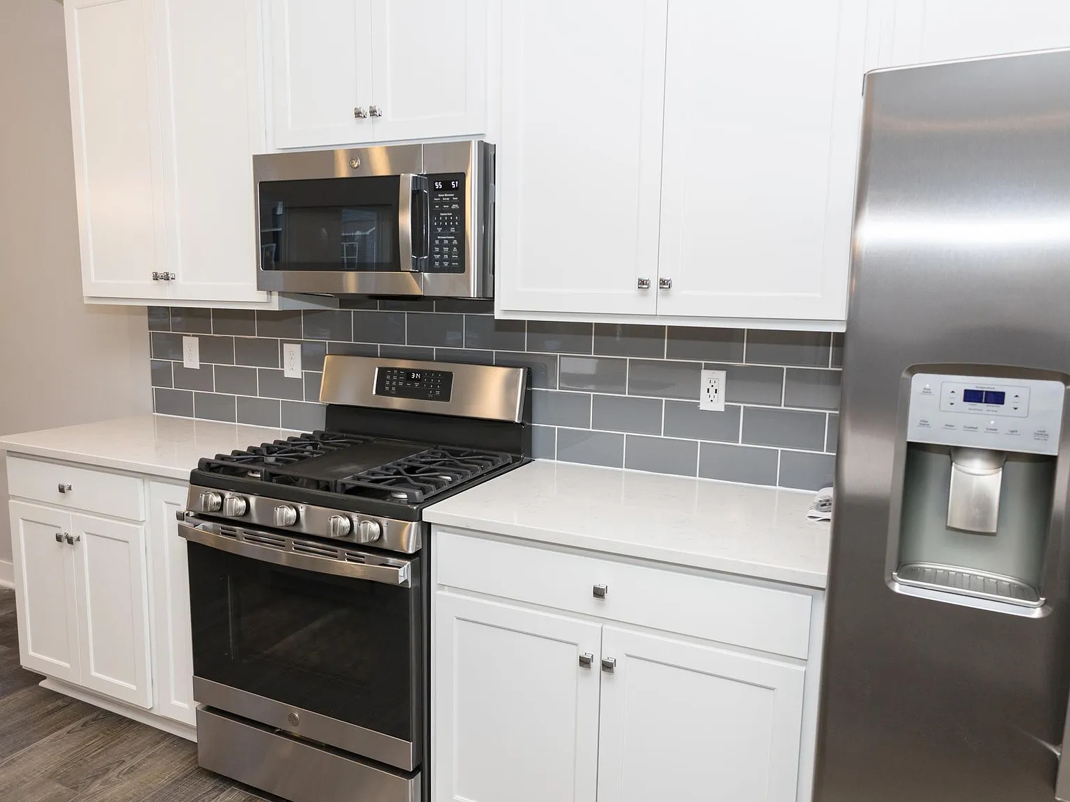 3825 Legacy Rd — Photo 2