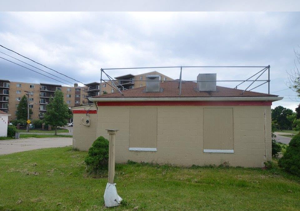 1st image of 19320 Roseland Ave