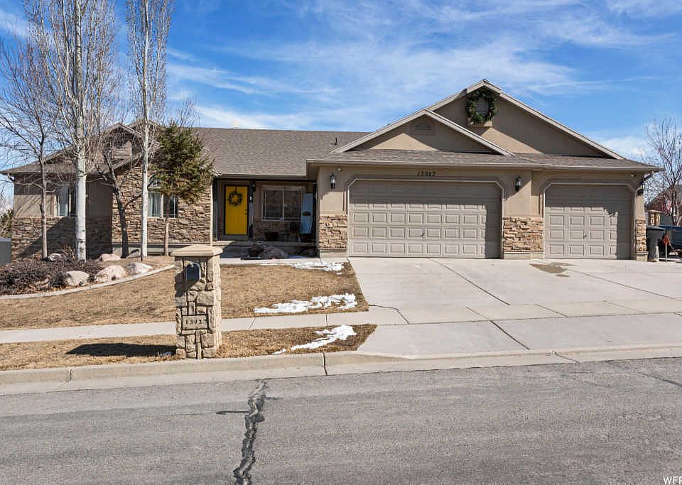 1st image of 13927 S Copper Peak Cir