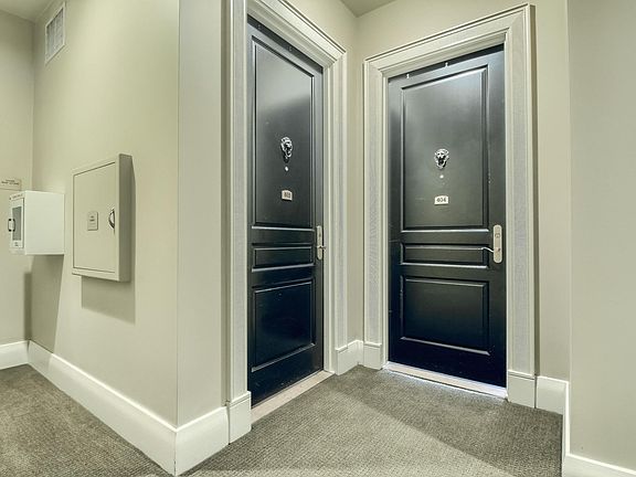 5th image of 25 N Downing St Unit 2-404