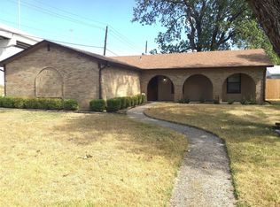 1401 Barron Ln, Fort Worth, TX 76112