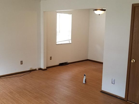 4th image of 9170 Memphis Ave