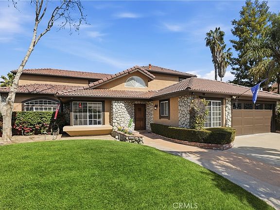 3rd image of 1210 Versailles Cir