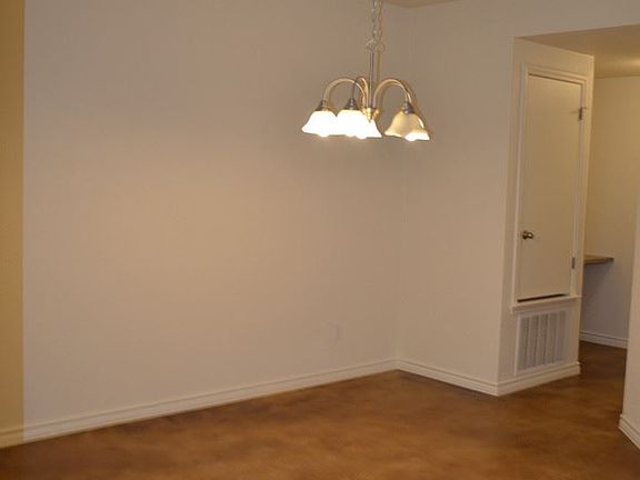 5th image of 914 Maplewood St Unit B