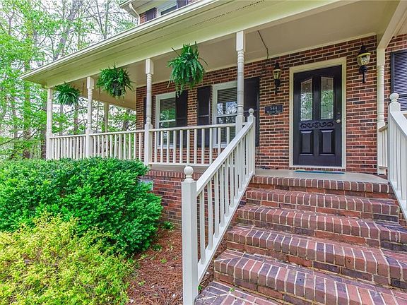 4th image of 544 Woodland Dr