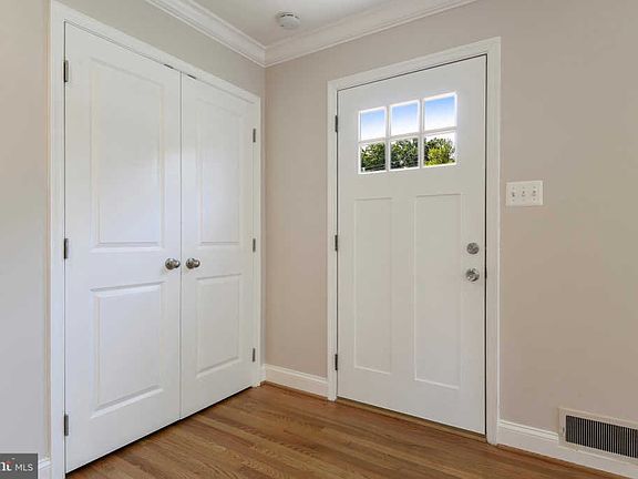 3rd image of 906 Darton Dr