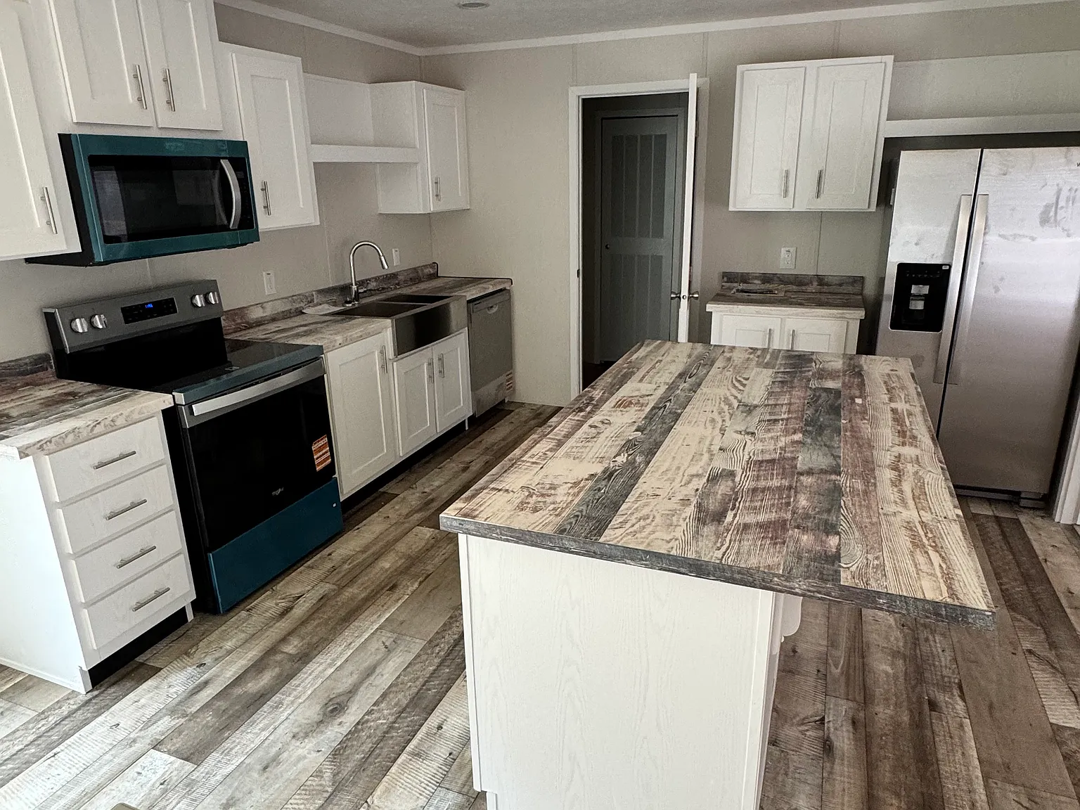 3 bed, $2,000 — Photo 3