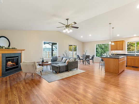 3rd image of 3 Shady Oak Ln