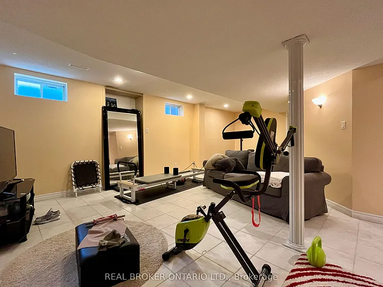 59 Palisade Cres — Photo 13