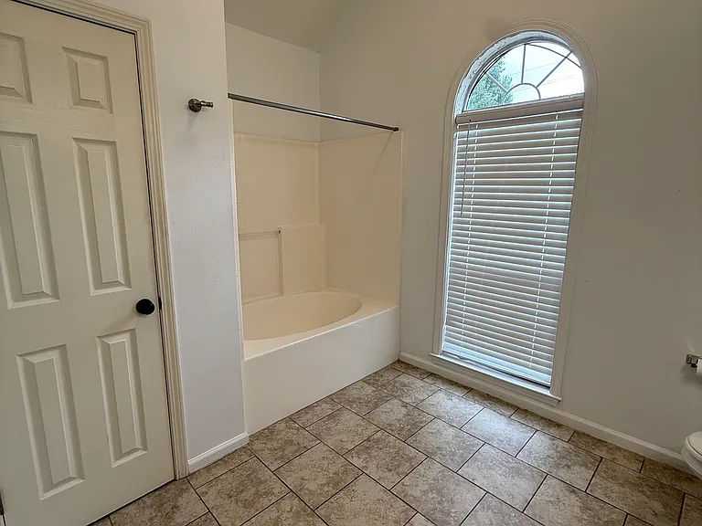 523 Walker Rd — Photo 14