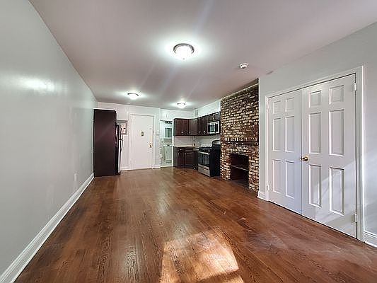 4th image of 256 E 33rd St Suite 1