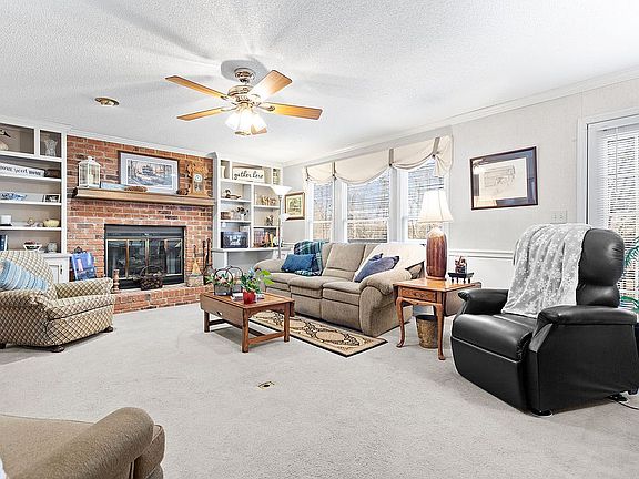 3rd image of 2521 Bridgewater Dr