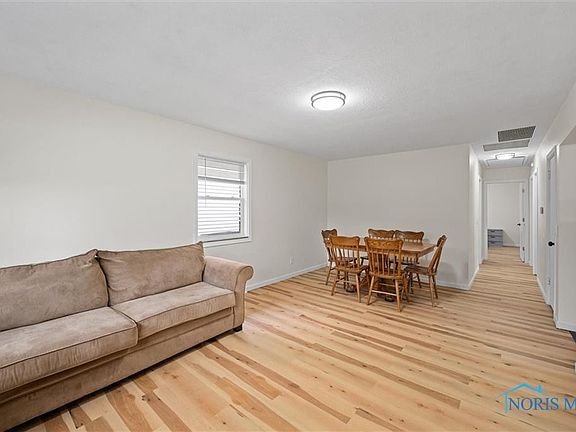 3rd image of 1118 Michigan Ave