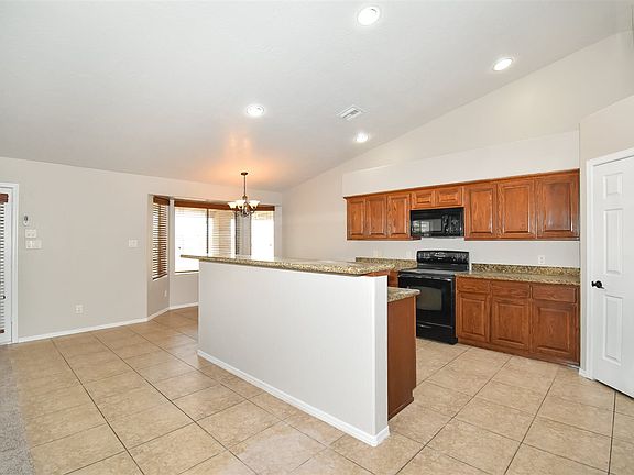 5th image of 4684 S Jasmine Ave