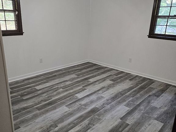 4th image of 41 Fairview St
