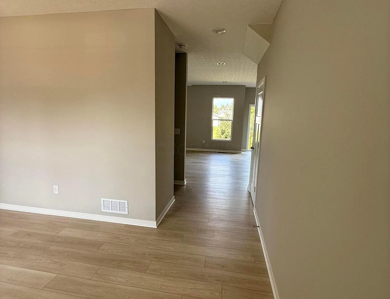 3 bed, 2.5 bath, 1728 sqft, $2,895 — Photo 3