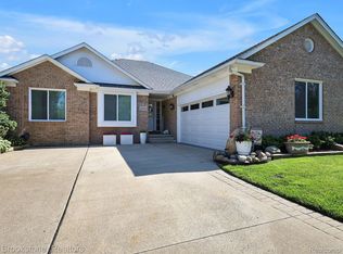 28312 Katie Rd, Chesterfield, MI 48047