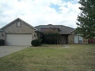 1st image of 410 Center Dr