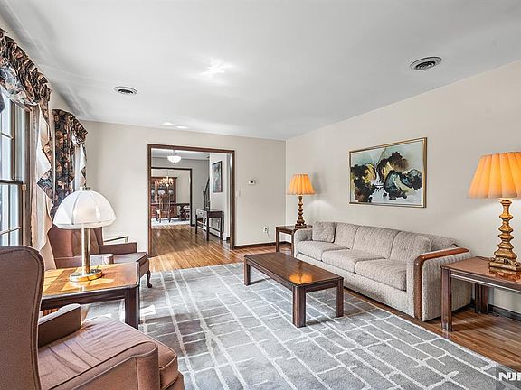 5th image of 86 S Colonial Dr