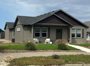 562 Seabird Dr SW, Bandon, OR 97411