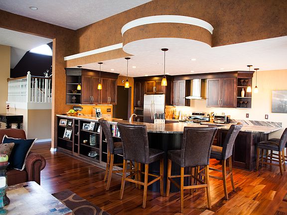 2nd image of 17 S Hampton Cir