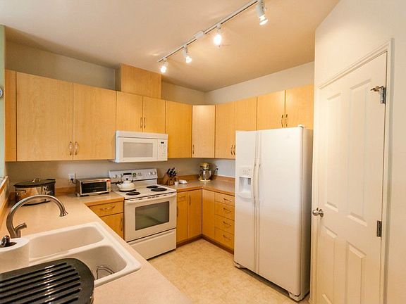 3rd image of 24100 SE 4th Pl