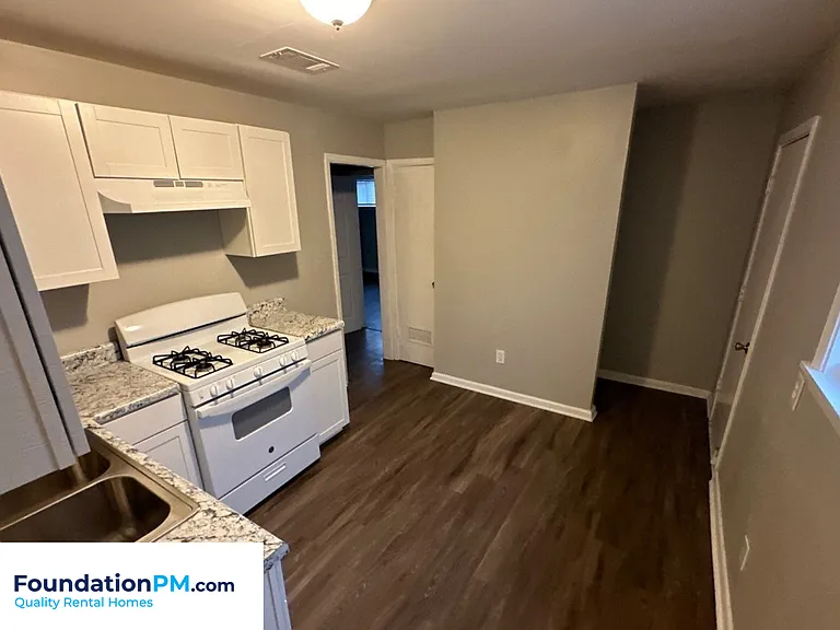672 Carpenter St — Photo 5