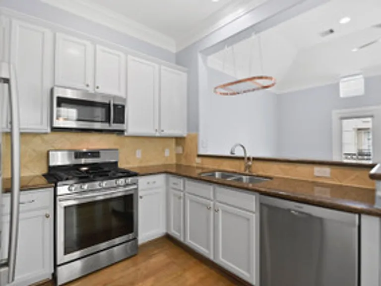 5954 Kansas St — Photo 11