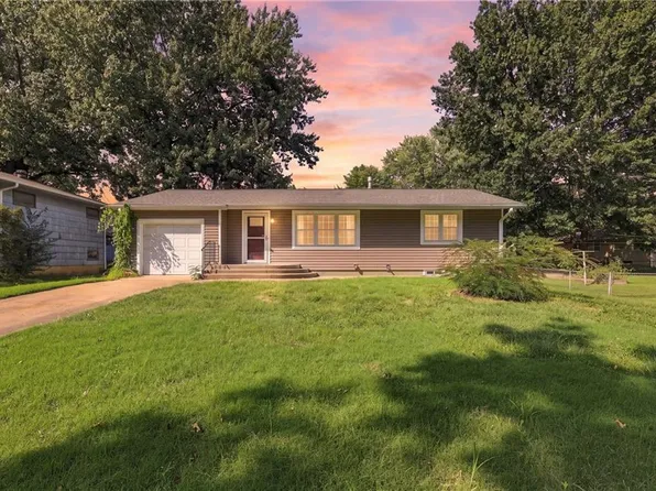 101 Avondale St, Liberty, MO 64068