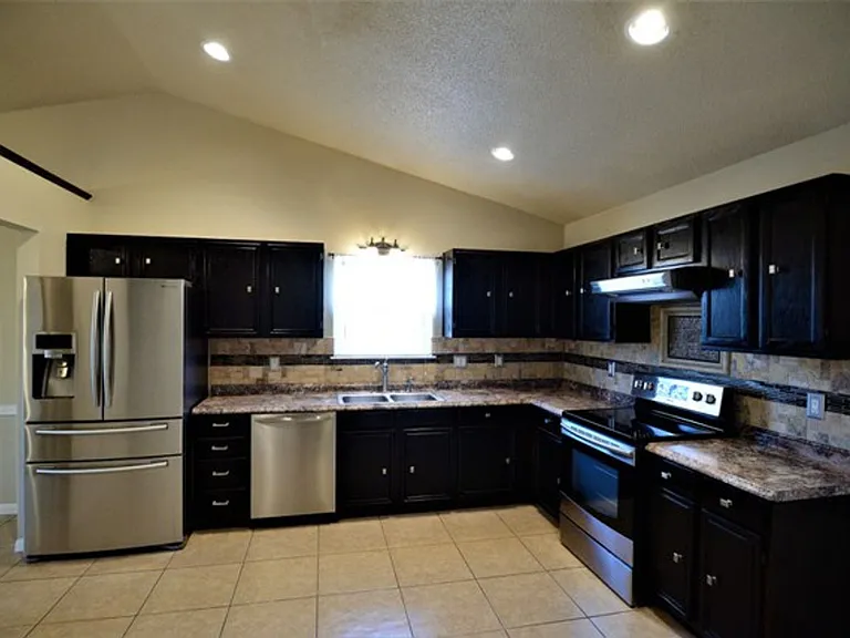 2503 Lain Dr — Photo 10
