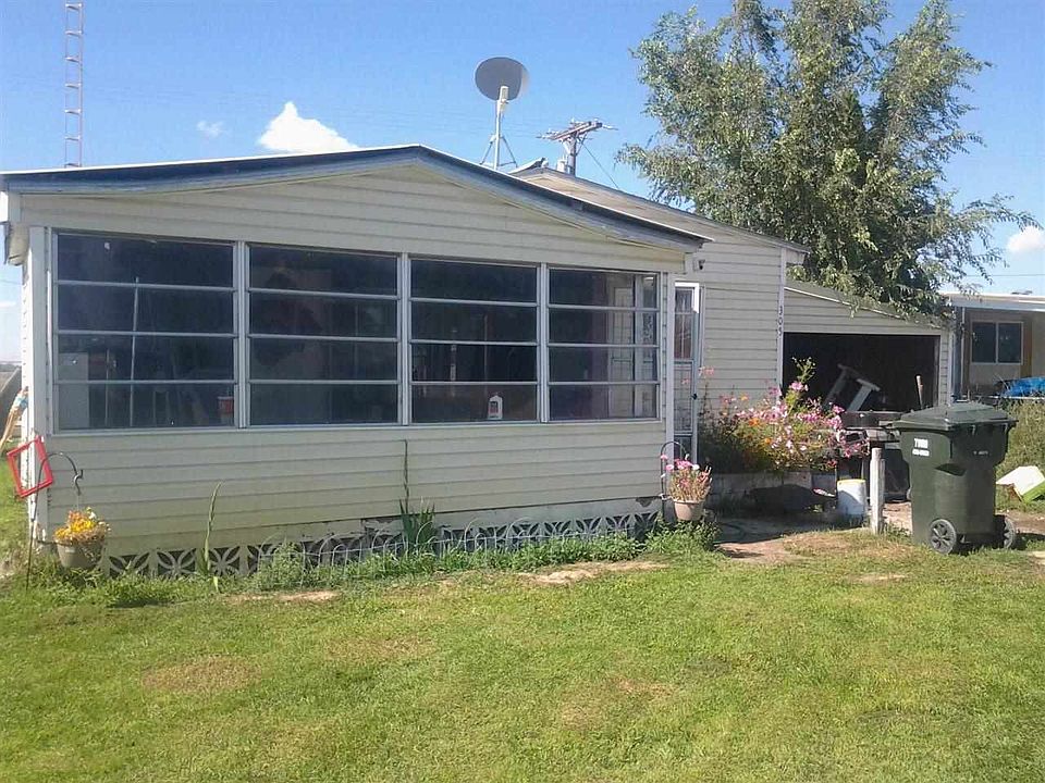 2nd image of 305 W Rocky Ln
